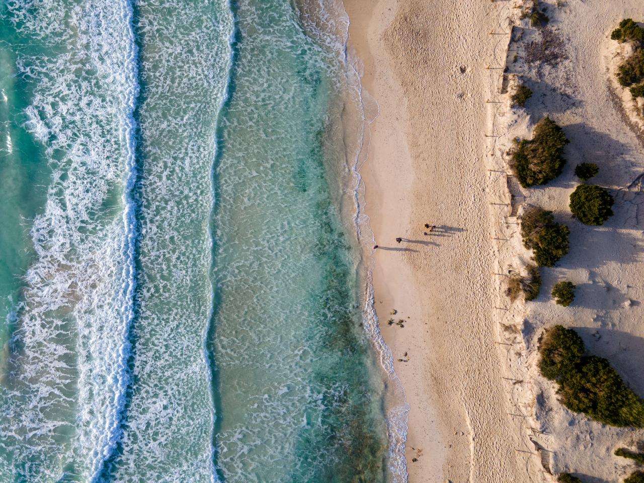 Strand von Es Trenc auf Mallorca aus der Vogelperspektive.