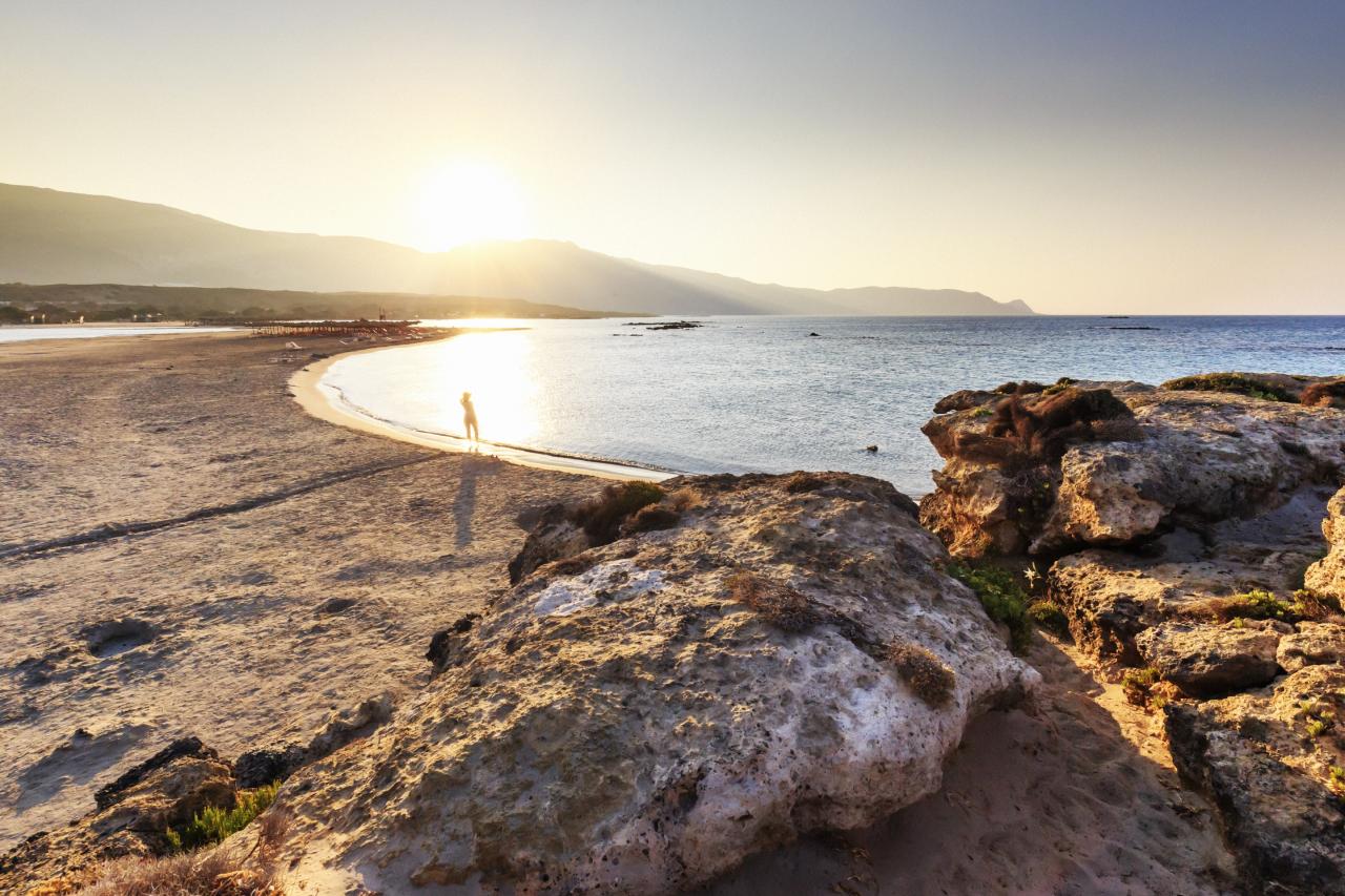 Elafonisi Strand auf Kreta bei Sonnenuntergang.