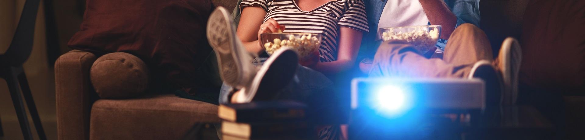 Popcorn, Beamer, Film, Sofa