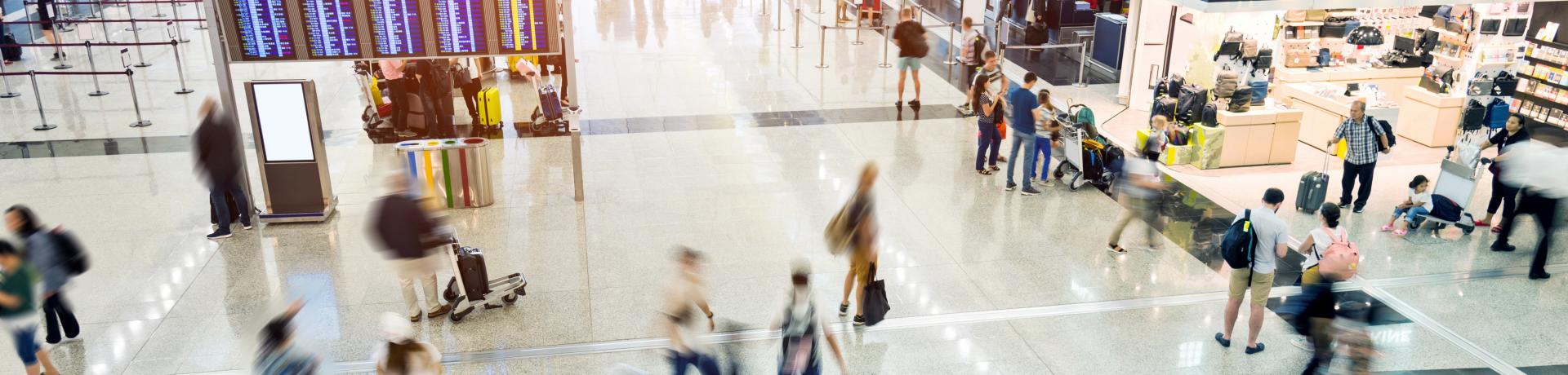 Menschen am Flughafen