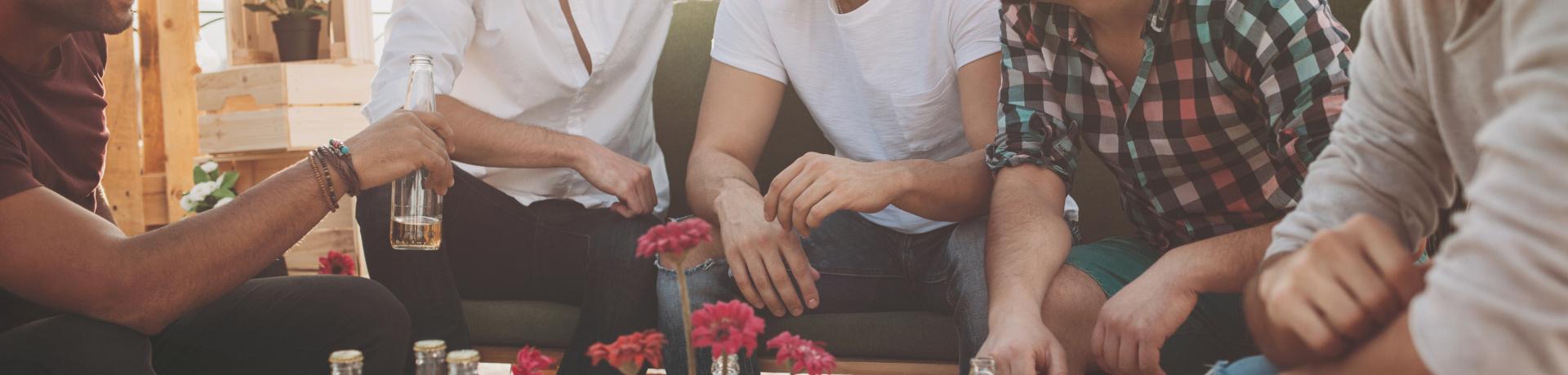 Freundesgruppe auf Dachterrasse Freundesgruppe auf Dachterrasse