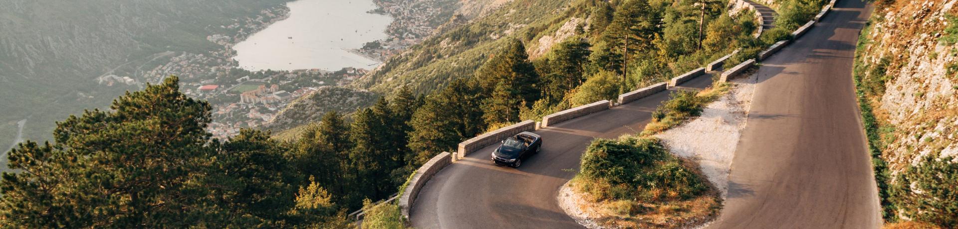 Serpentine in der Bucht von Kotor