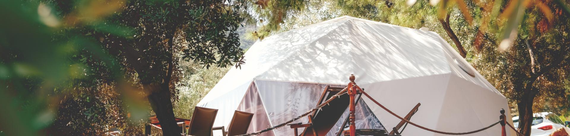 Glamping-Zelt mit Terrasse