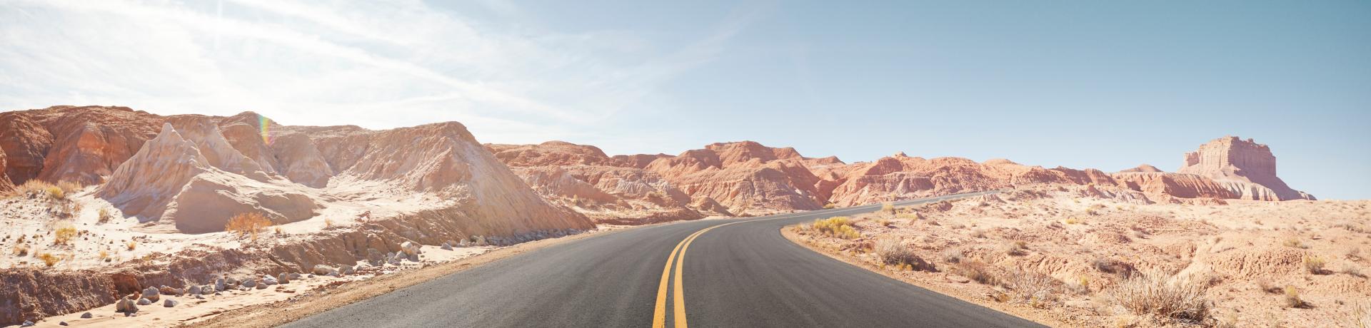 Highway in der Wüste der USA