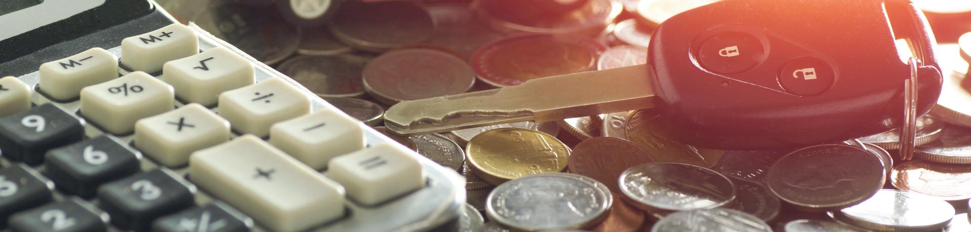 Autoschlüssel, Geld und Taschenrechner Autoschlüssel, Geld und Taschenrechner