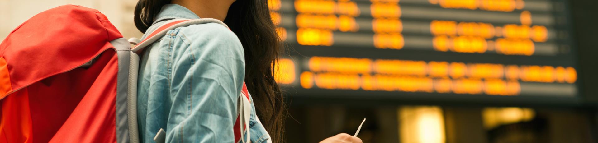 Mädchen, Backpack, Anzeigetafel, Flughafen