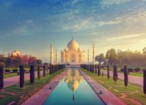 The Taj Mahal without people, early morning shot. - Indien The Taj Mahal without people, early morning shot. Indien