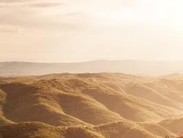 Single-Urlaub-Emotion-Frau-Natur-Panorama