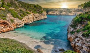 Bucht im Sonnenaufgang