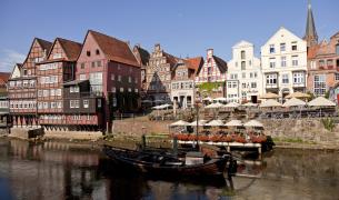 Haus, Fluss, Restaurant Lüneburg