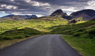 Straße, Berg, Wiese Island
