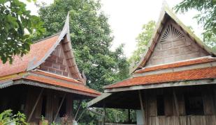 Thai Teak House Garden Homestay