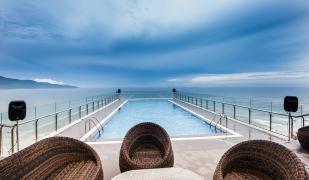 Yarra Ocean Suites Danang