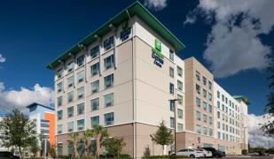 Holiday Inn Express & Suites Orlando At Seaworld