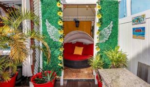 Villa Sinclair Beach Suites & Spa