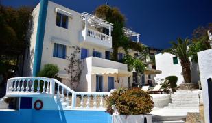 Art Hotel Korifi Suites