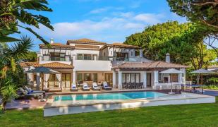 Pine Cliffs Village & Golf Suites