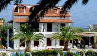 Captain's Studios & Apartments