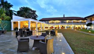 Hibiscus Beach Hotel & Villas