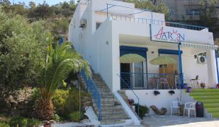 Aaron Studios Apartments