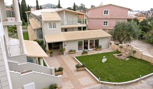 Palapart Gikas Studios & Suites