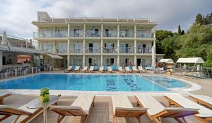 Palapart Gikas Studios & Suites