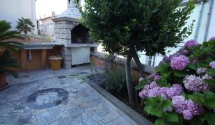 App with a lovely patio