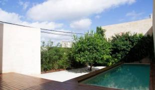 Amplia casa con piscina cerca playa