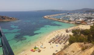Apartment next to the beach