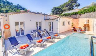 Villa Zaragoza by Villa Plus