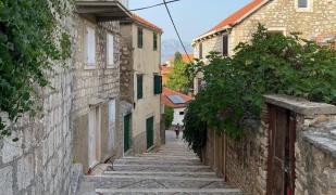 SUPETAR-the BEST and MOST POPULAR apartments for DISCOVERING the island - free parking - 200 meters from the beach