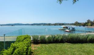 White Swan Villa with Private Pool and Jacuzzi White Swan Villa with Private Pool and Jacuzzi