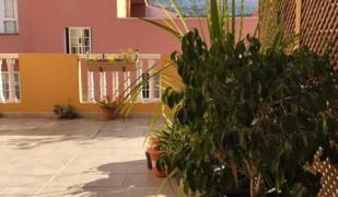 Grosse Terrasse. Modern. Home office. Solarium