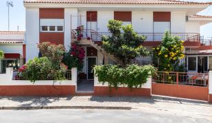 Porta Nova Guesthouse by R-Tex