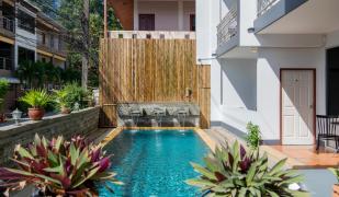 Dengs Kamala Beach Resort & Restaurant