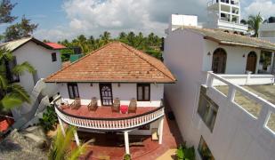 Royal Beach Hotel & Restaurant