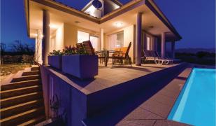 3 Bedroom Lovely Home In Novalja