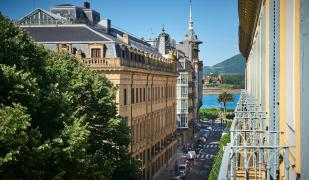 LEGAZPI DOCE Rooms & Suites