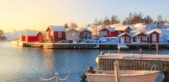 Schnee, Sonne, Haus, Boot, Fjord Schweden