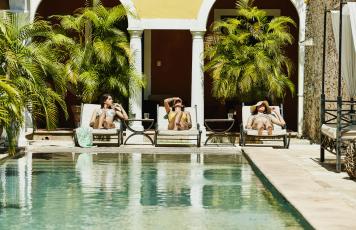 Pool, Urlaub, Sonnenliegen, Palmen