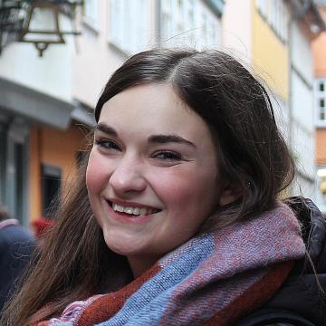 Lena Burkart_Quadrat.JPG