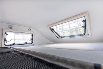 Wohnmobil mit Alkoven Innenansicht