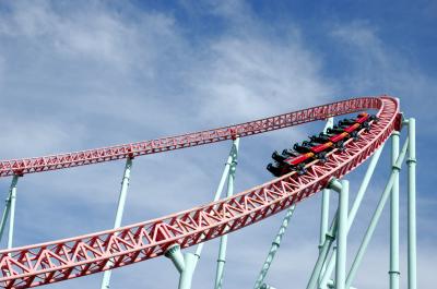 Die Freizeitparksaison in Deutschland startet im Frühling. Achterbahn, Freizeitpark, Fahrgeschäft