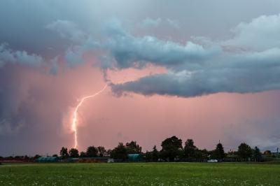 15500-20200731_himmel-blitz-dorf-gewitter_530688193