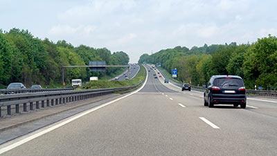 8471-autos-auf-der-autobahn