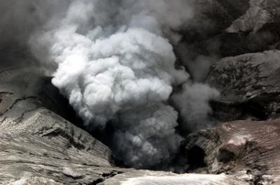 Vulkanausbruch auf Flores: Höchste Warnstufe für den Lewotobi Laki-Laki in Indonesien 6267-aschewolke-vulkan_fotolia_10082836_xs