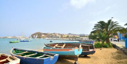 Strand, Boote, Palmen Mindelo