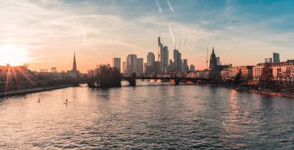 Skyline, Fluss, Abend Frankfurt am Main