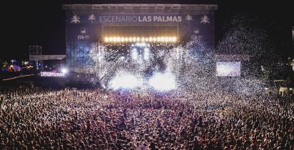 Festivalbühne am Abend