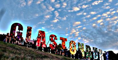 Glastonbury-Schriftzug